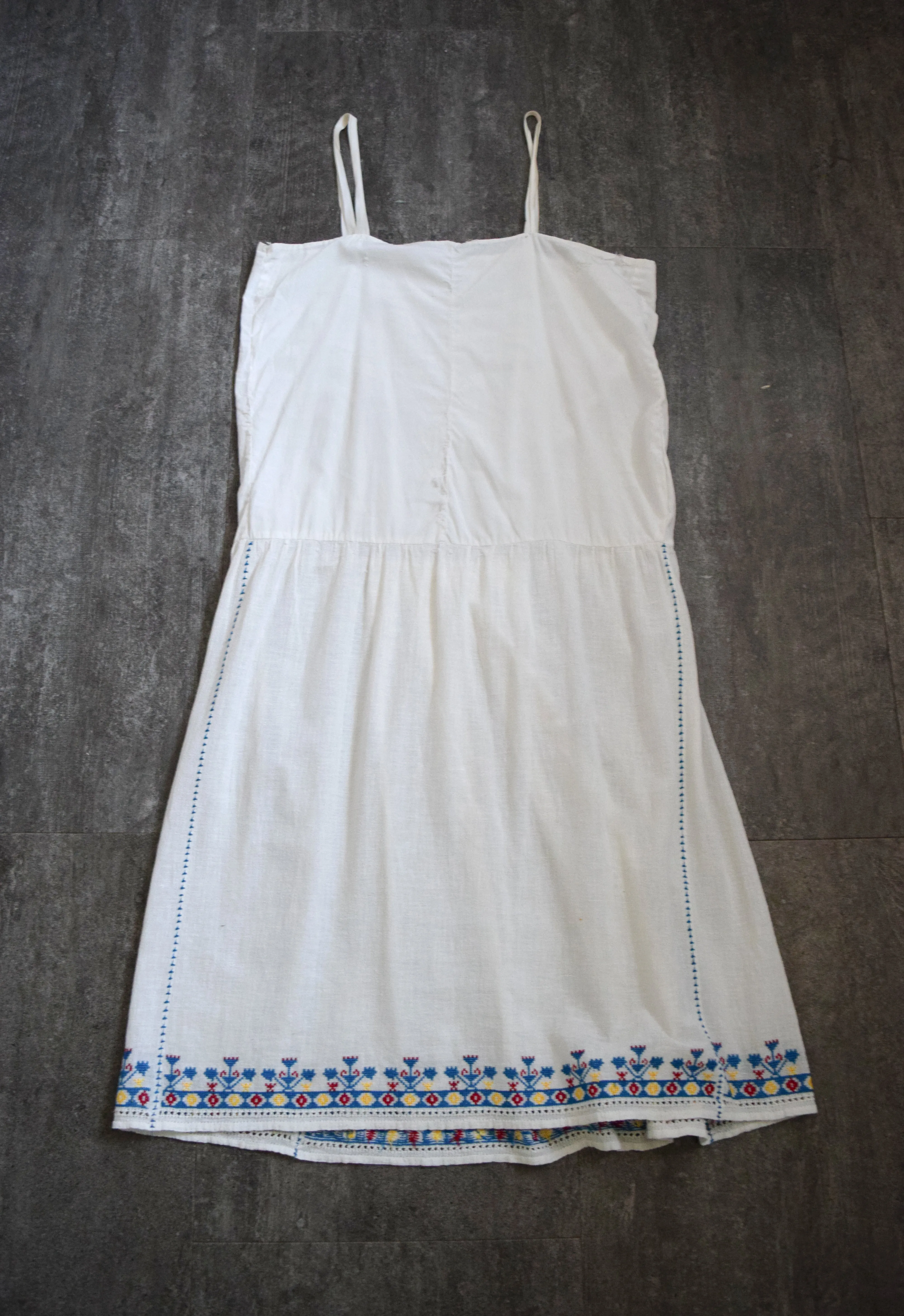 1920s embroidered set . 20s folk Hungarian dress . size xs to s