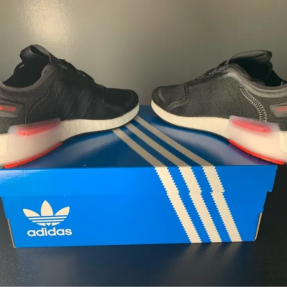 ADIDAS ORIGINALS NMD_R1 V3 SZ 7 Youth