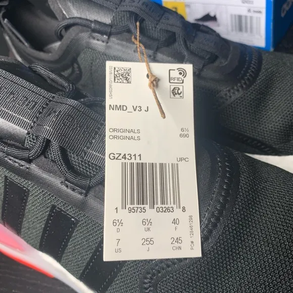 ADIDAS ORIGINALS NMD_R1 V3 SZ 7 Youth