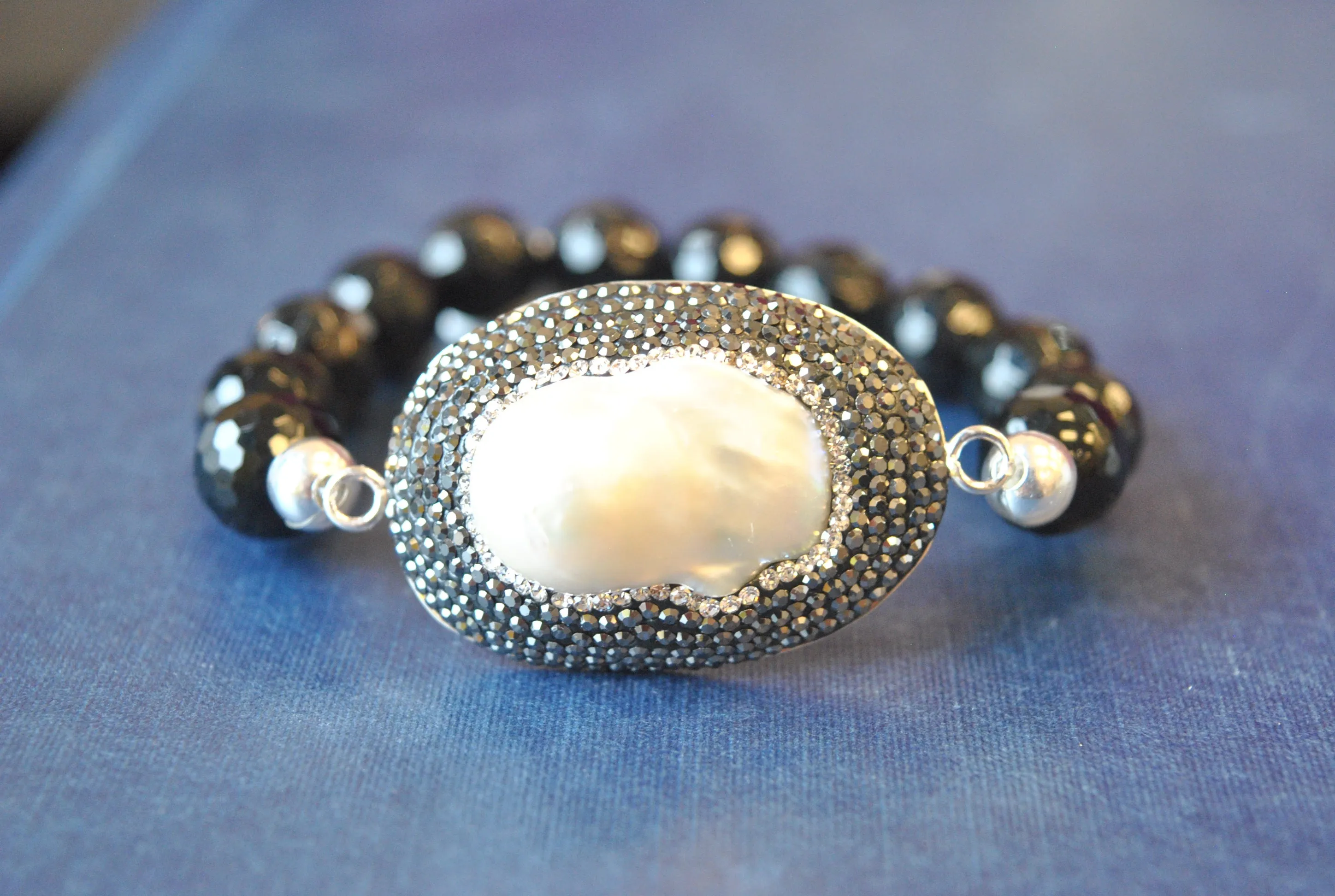 BLACK ONYX MOTHER OF PEARL AND SWAROVSKI CRYSTALS STRETCHY BRACELET