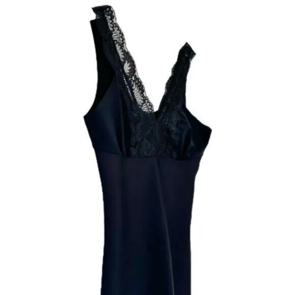 Commando Sexy and Smooth Lace Trim Back Slip V Neck Shapewear Size M