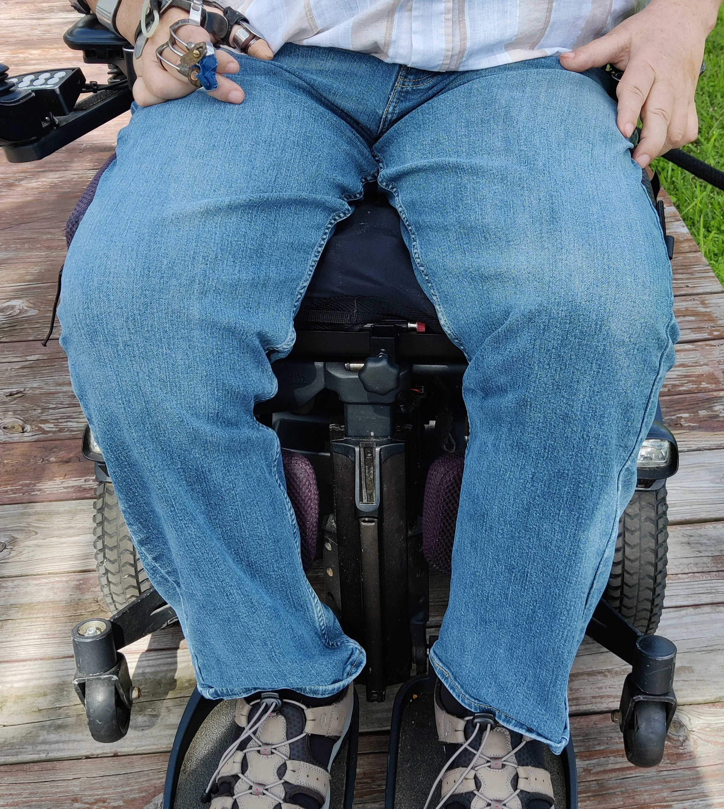 Hands-on Adjustable, Hinged Fish Fighting Rod Holder for Wheelchair Seat