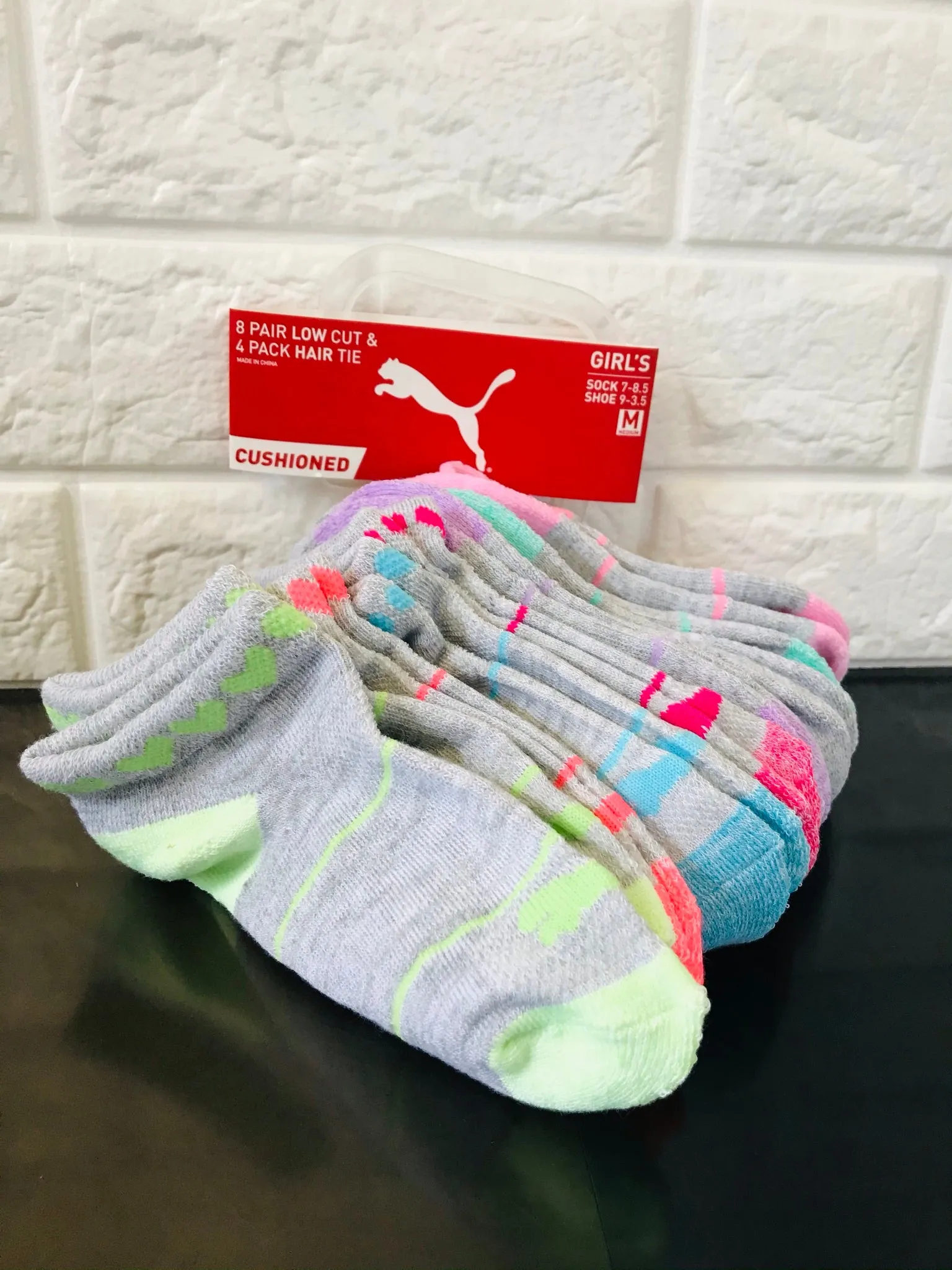 New Girls 8 Pair Puma Cushioned Low Cut socks, Shoe size 9-3.5, does not include hair ties as package states!