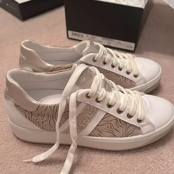 New Women's Igi &amp; Co Sneakers size 9.5