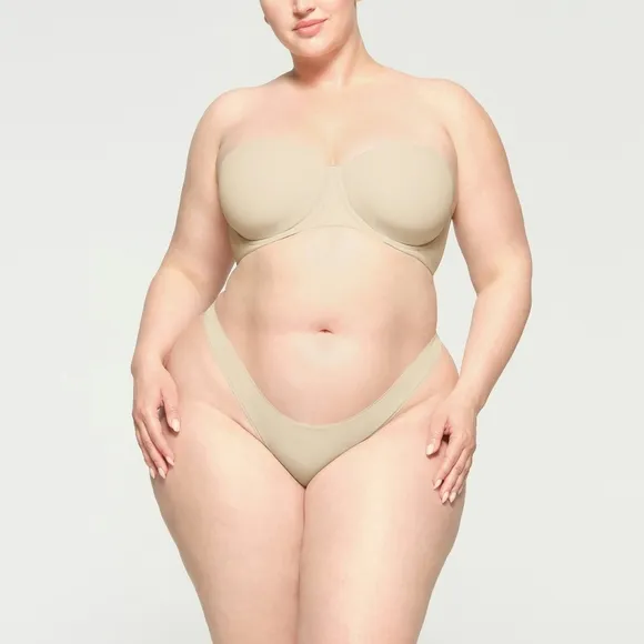NWOT Skims Fits Everybody Strapless Bra Underwire Second-Skin Fit Silicone 34A