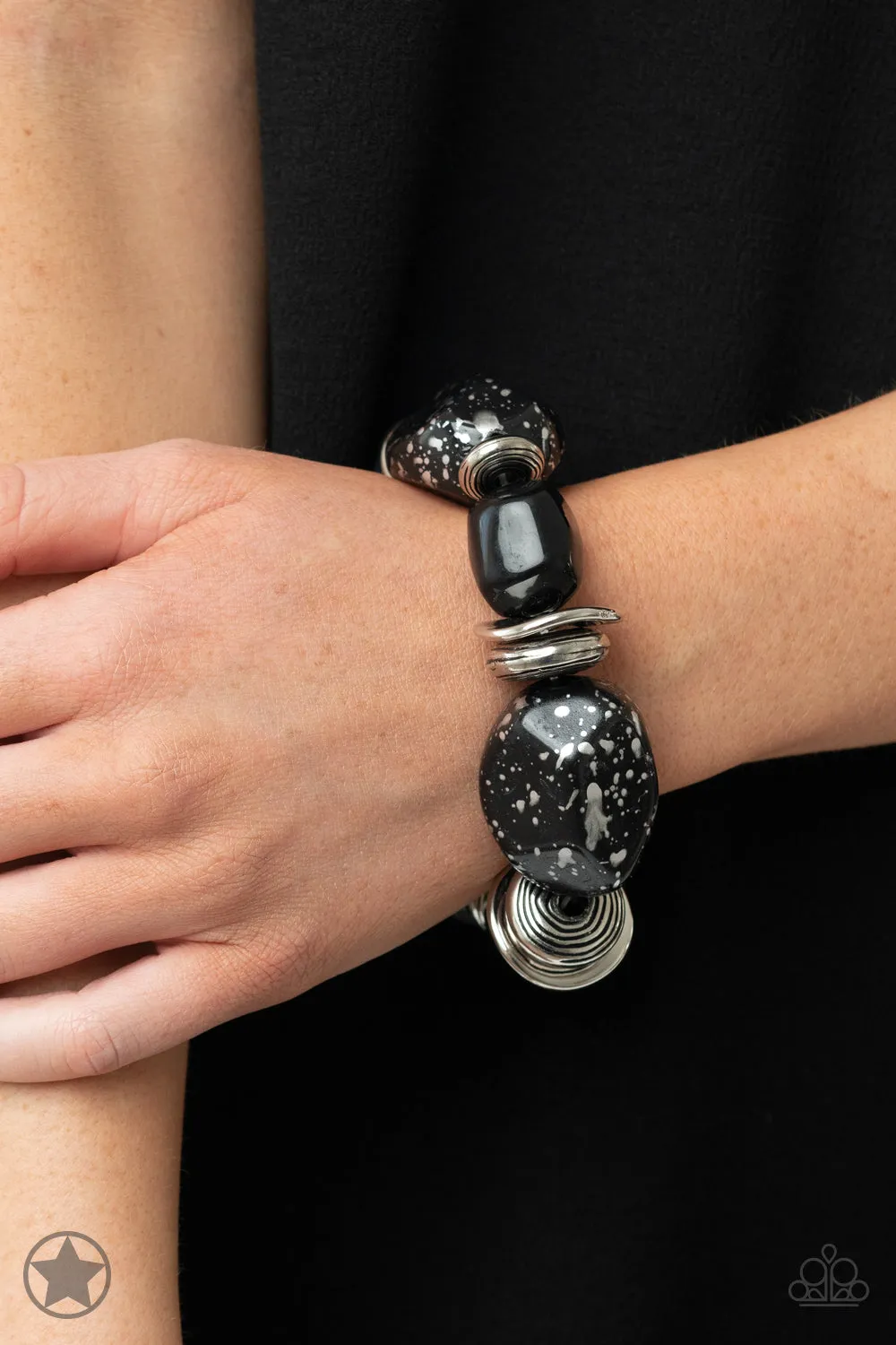 Paparazzi Glaze of Glory Bracelet Black