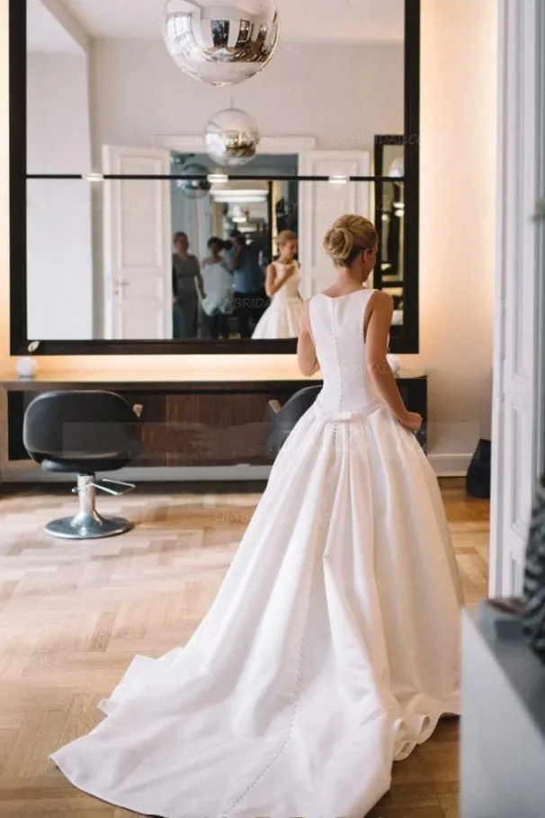 Sleek Satin Bride Wedding Dress with Box Pleats
