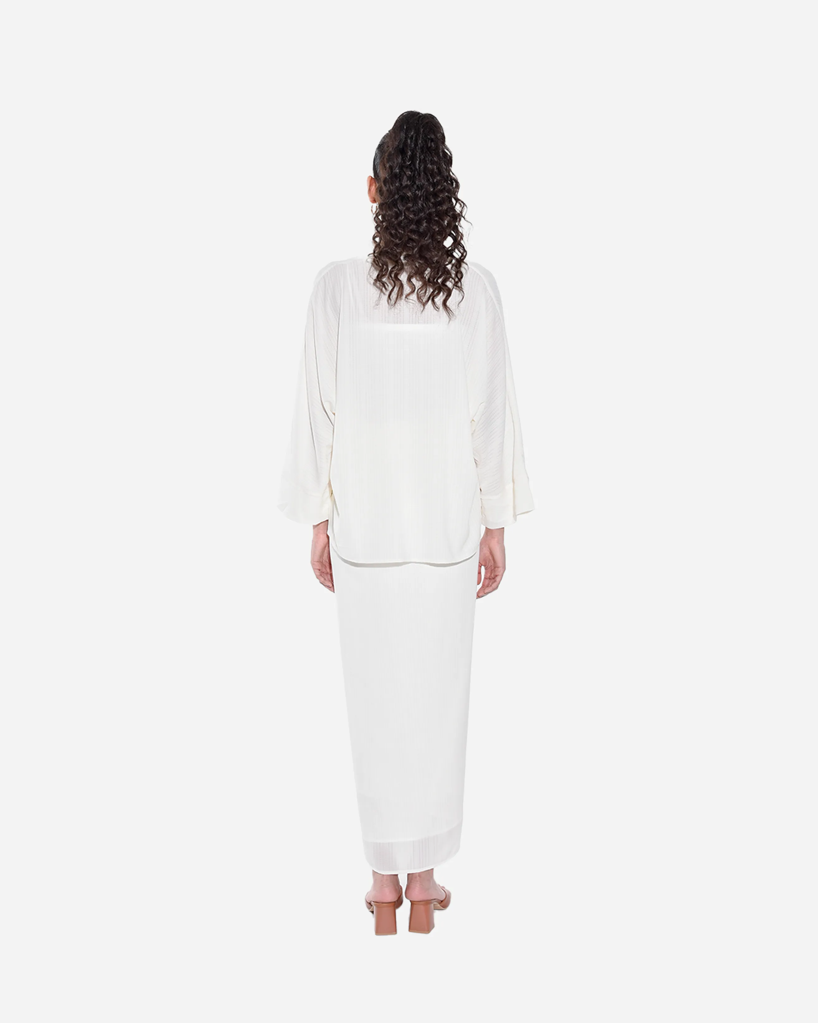 STELLA SET IN WHITE