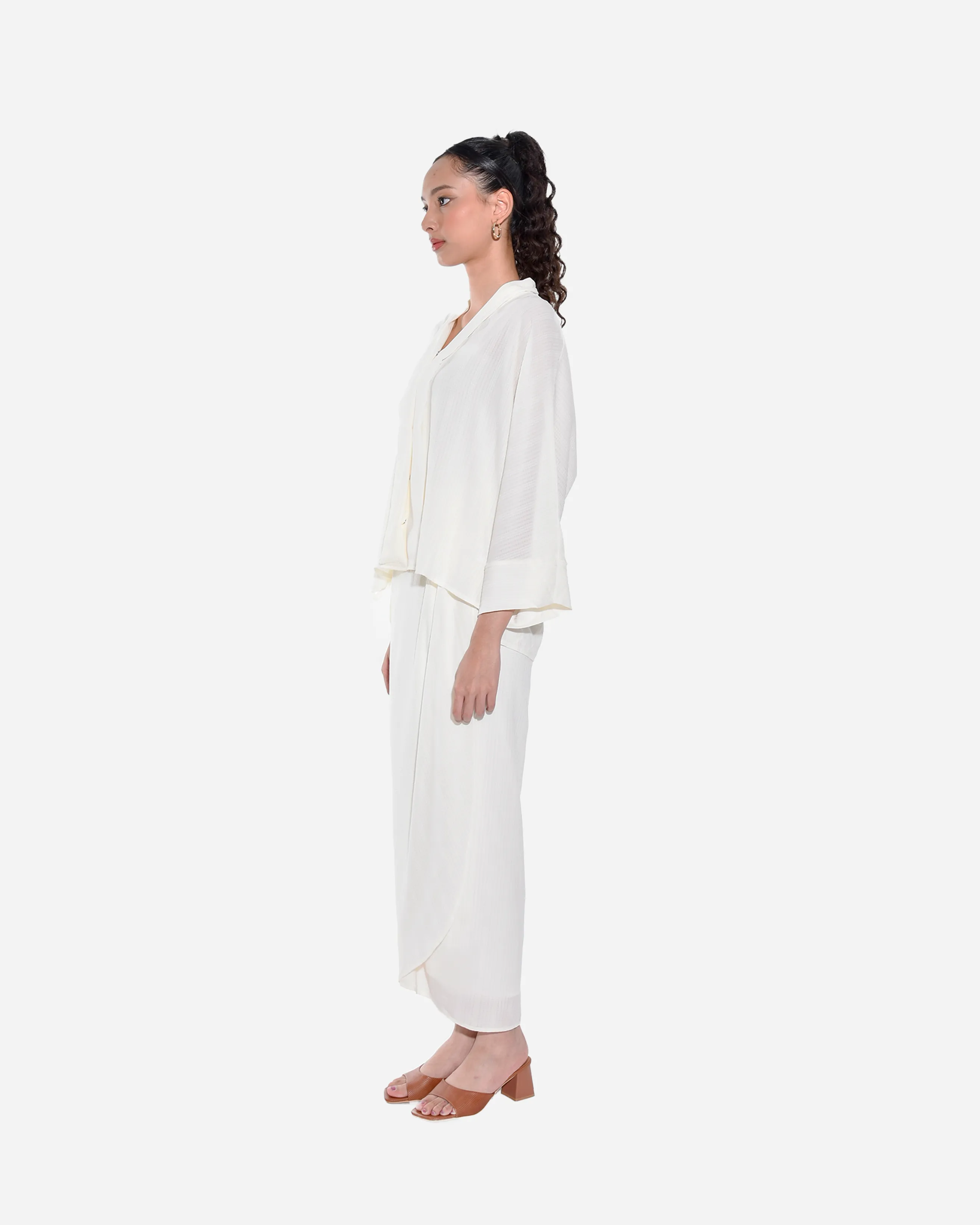STELLA SET IN WHITE
