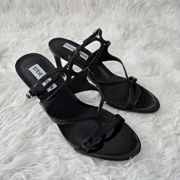Steve Madden Gracia Sandal. Black. Size 7. New. 3.4&quot; covered heel.Put the fini