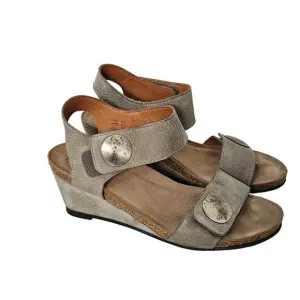 Taos 2 carousel 2 sandal‎ color graphite size 8.5 NW0T
