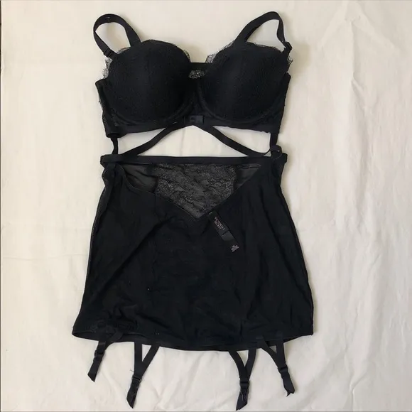 VS Very Sexy Strappy Chantilly Lace Garter Slip