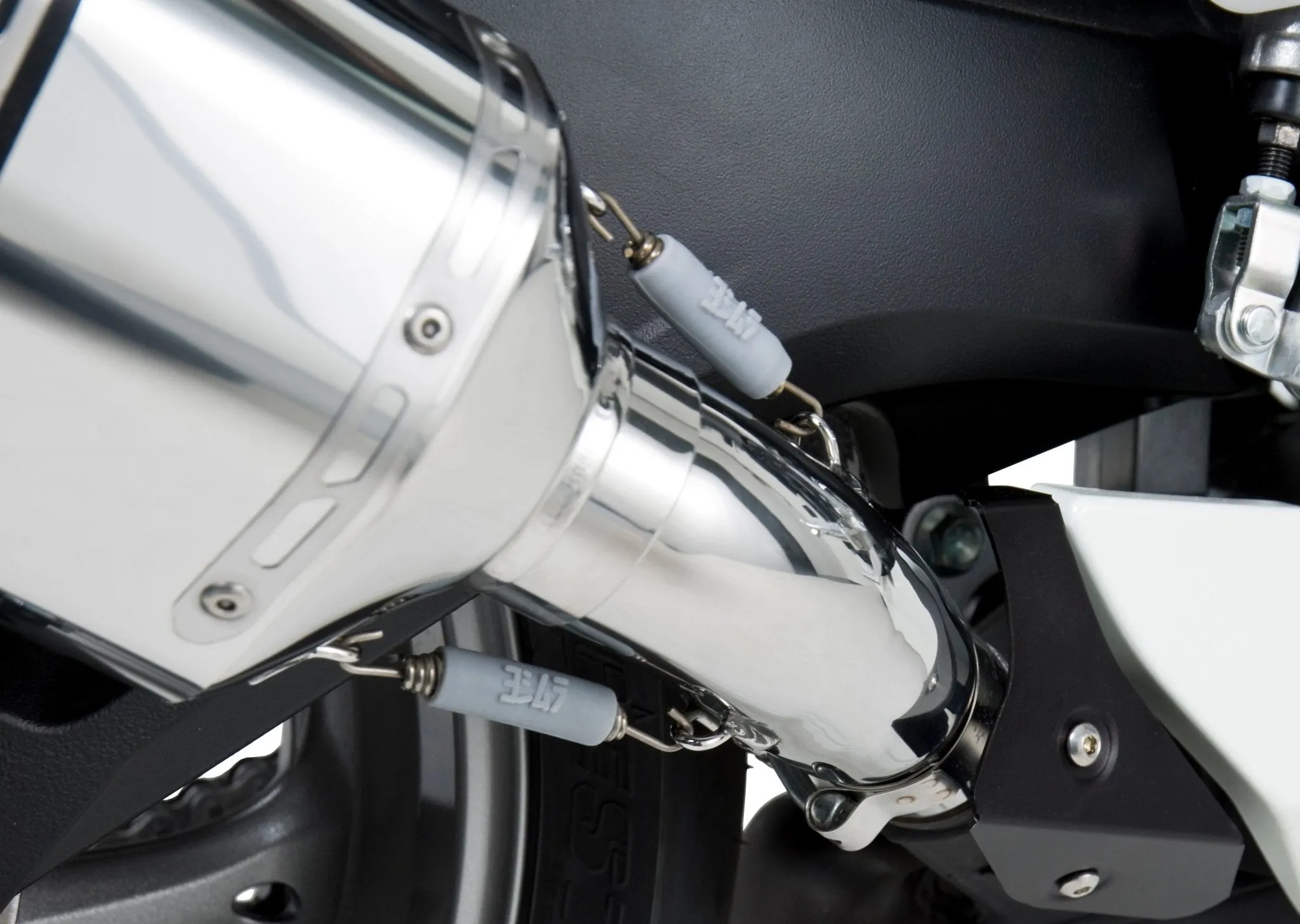 YOSHIMURA 1160020520 R-77 Slip-On Exhaust